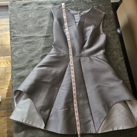 Used Like New Halston Heritage Size 4 Dress - Picture 10 of 13